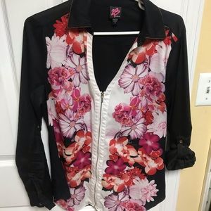 Women's floral zip up blouse